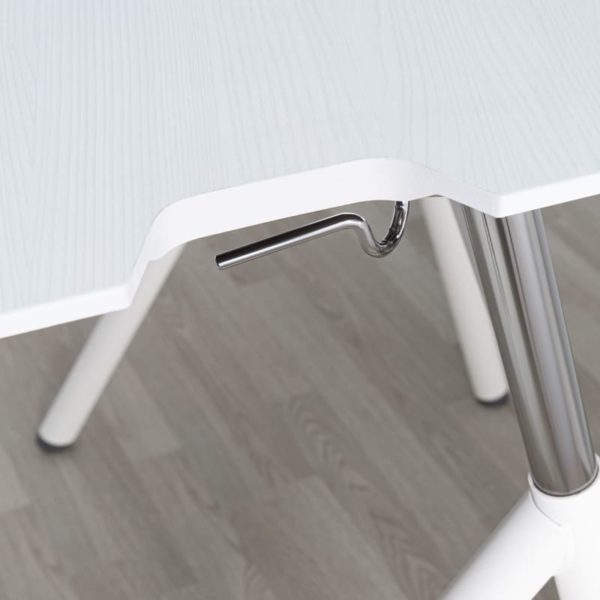 StandUp TRAPETS et bord med en trapezformet plade til fleksibel møblering.